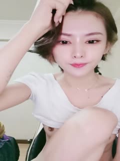 #高颜值韵味短发酷酷美女主播，S型翘起好身材掰B自摸